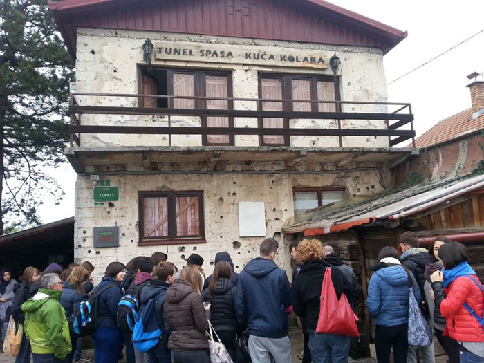 Studenti in Bosnia al Tunnel di Sarajevo